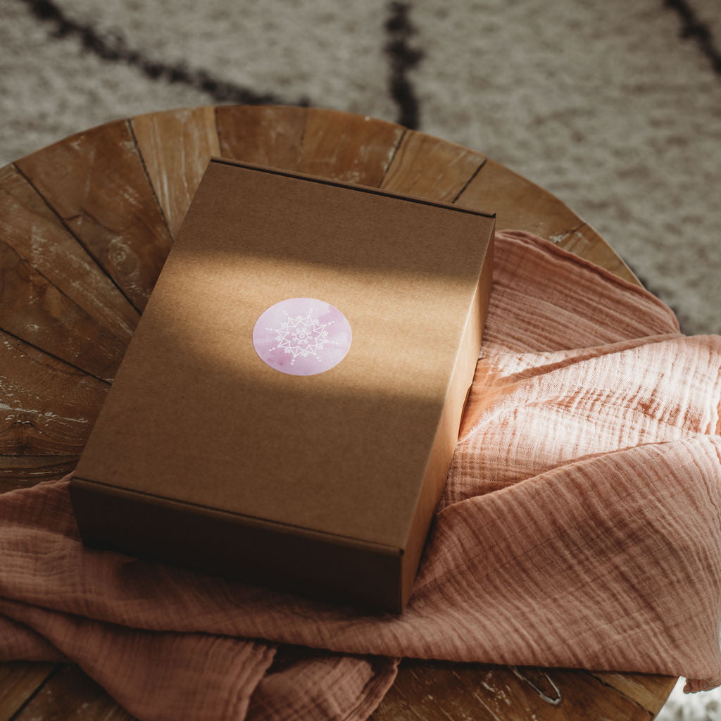 Modern Goddess és pippadu ajándékcsomag - Gyermekágy és Anyaság kártyacsomaggal - egyedi képeslap