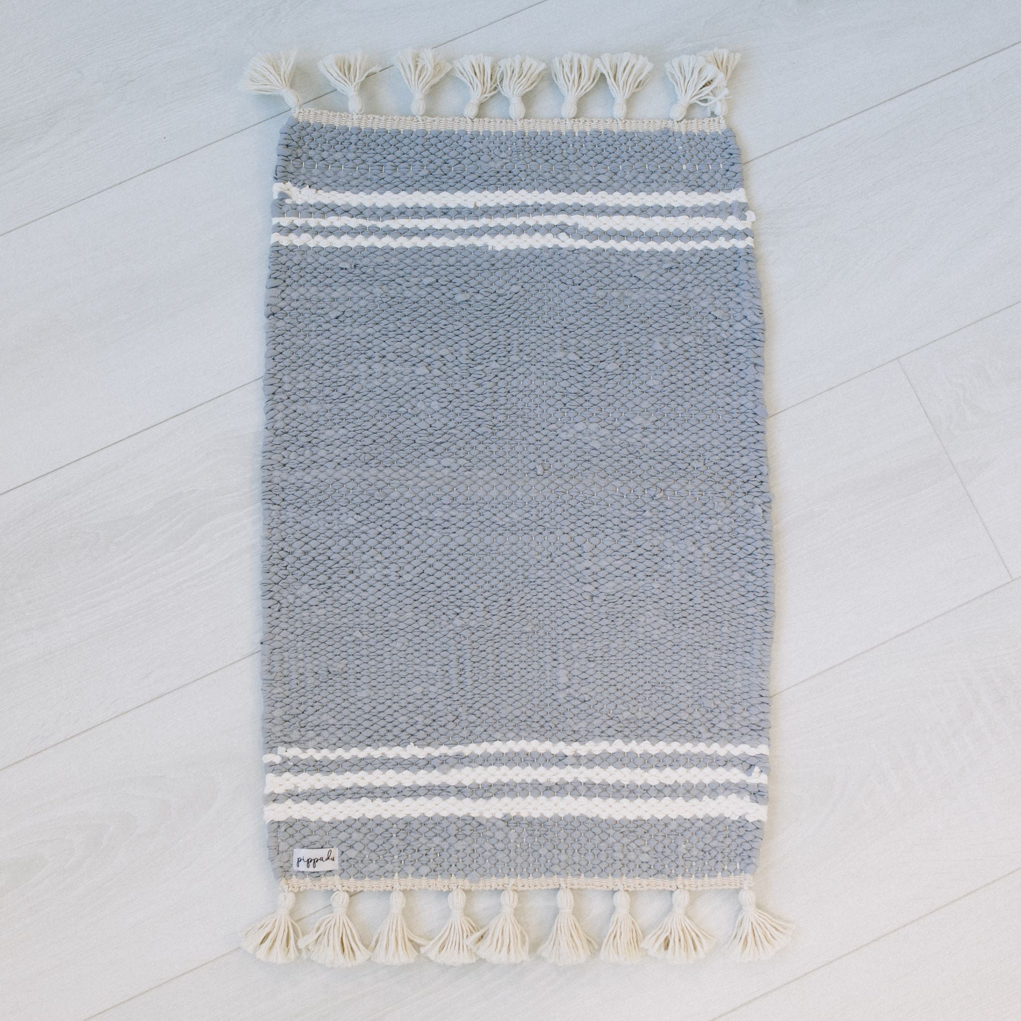 Pippadu játszószőnyeg ezüstszürke és krémfehér színben - ÖKO-TEX minősítésű textíliából - az anyagok új élete