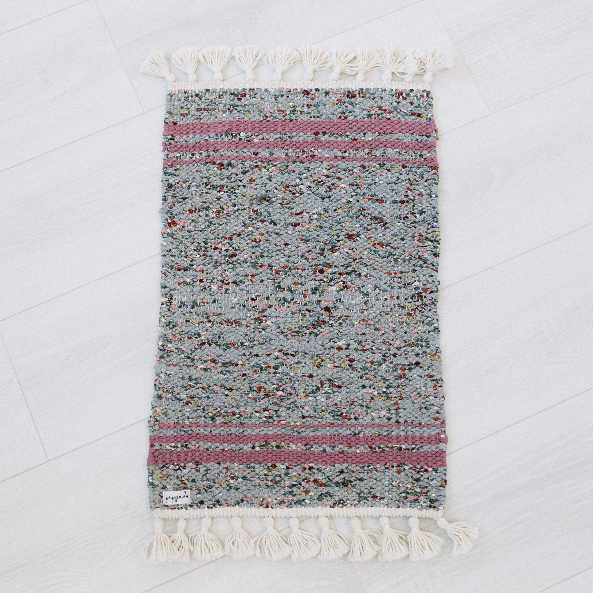 Kézzel szőtt gyerek játszószőnyeg - virágos és mályva színekben - pippadu