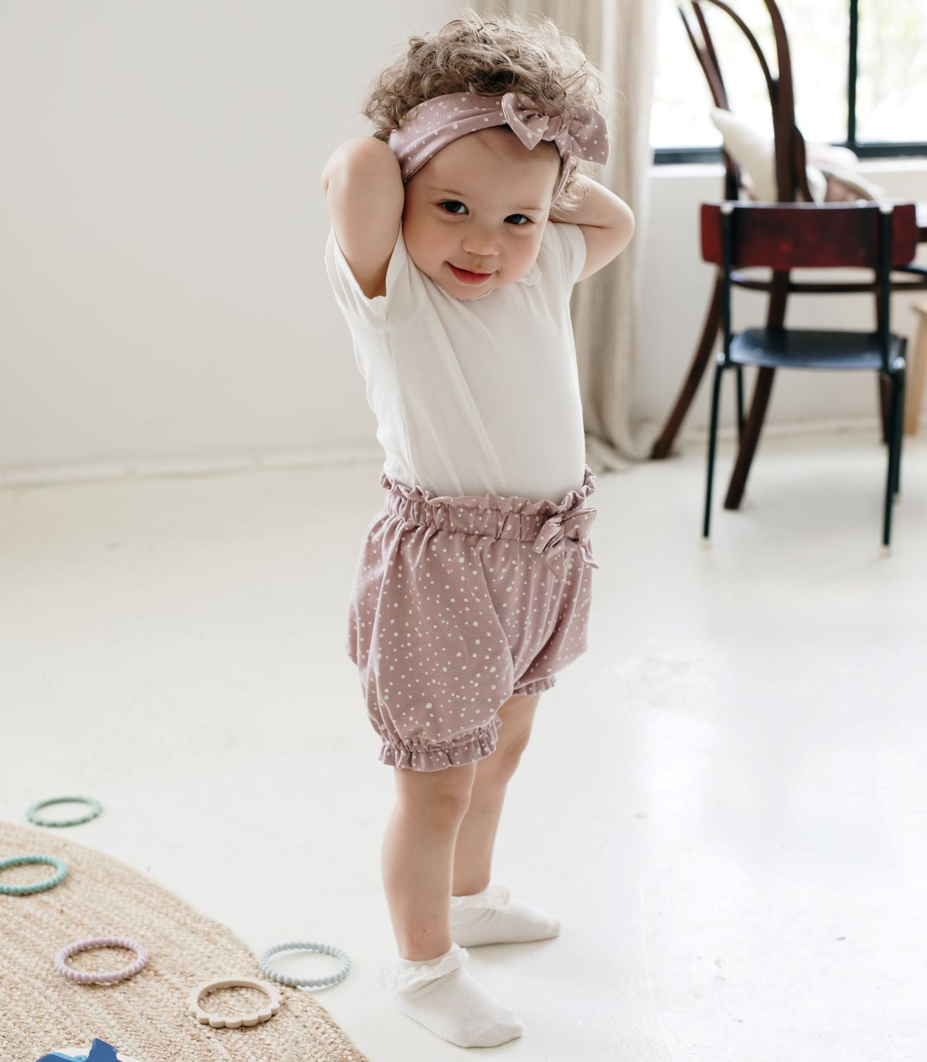 Fodros lányka nadrág és hajpánt szett - pöttyös a pippadu márkától - kézzel készült gyerekruha