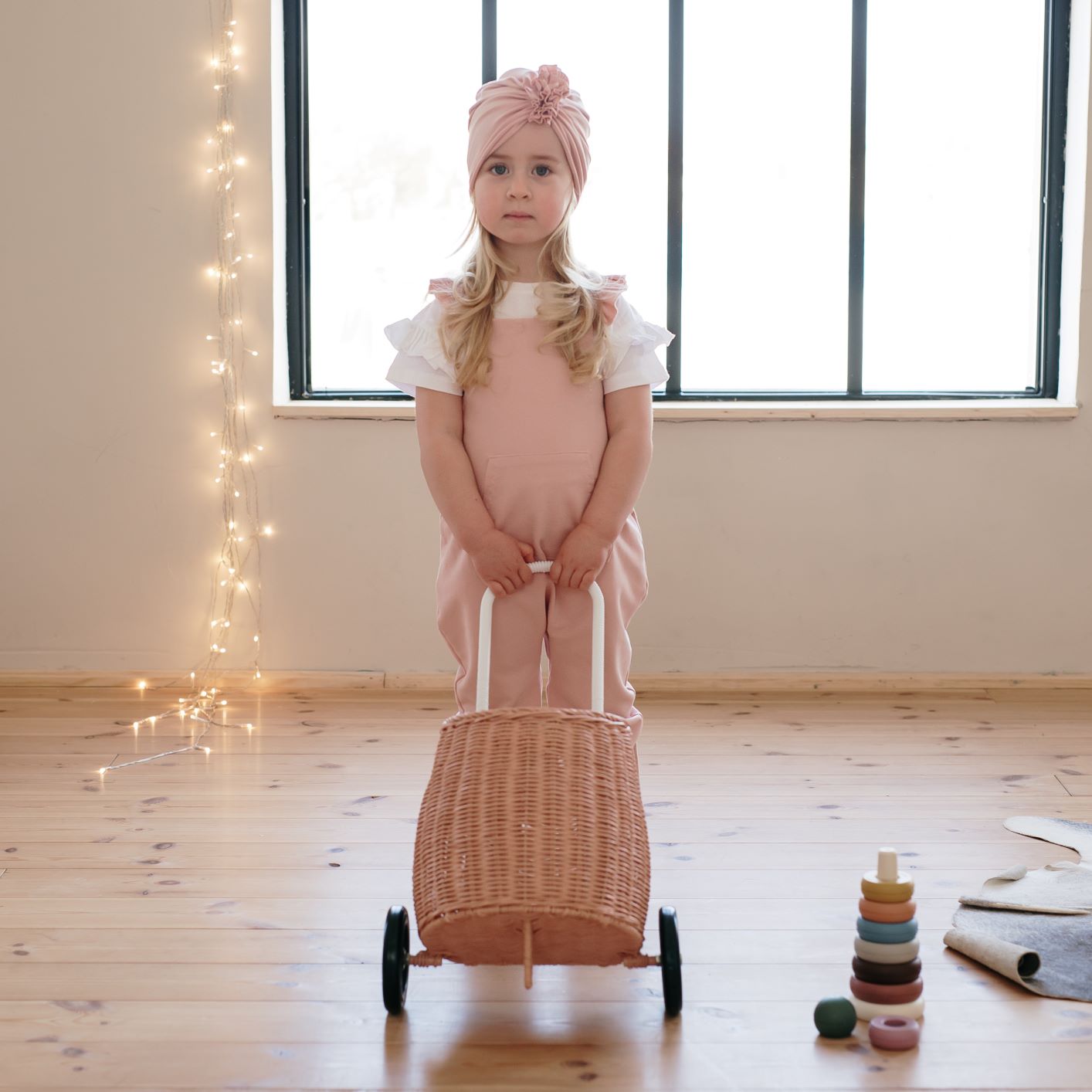 Kantáros nadrág fodorral púderrózsaszín színben hozzáillő turbánkával a pippadunál!