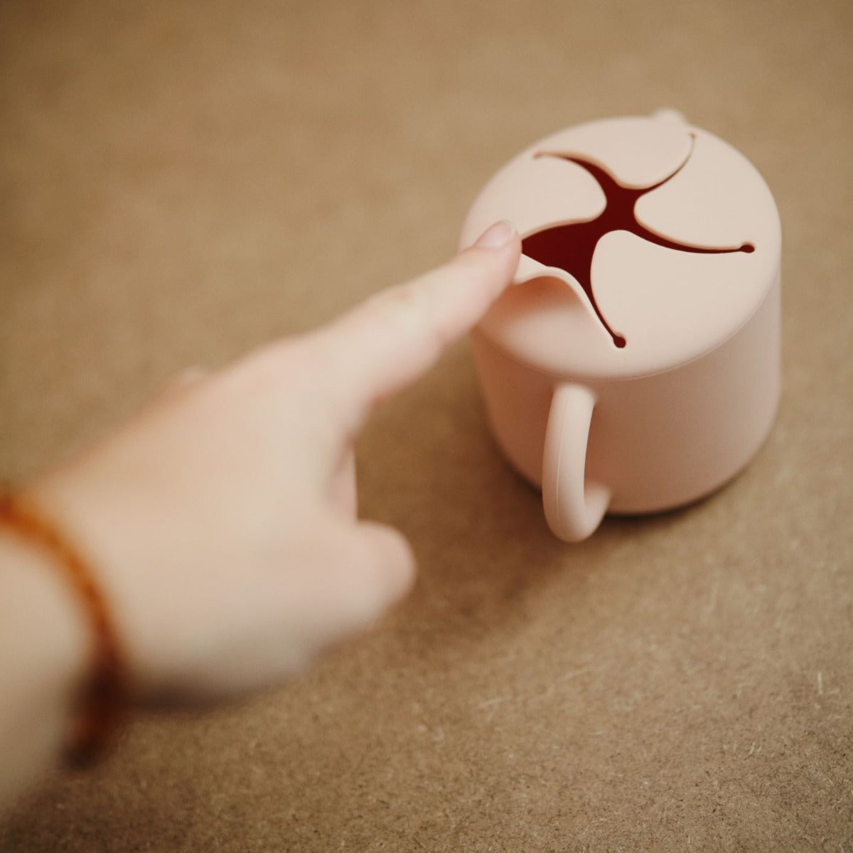 Mushie nasitartó - étkezés útközben morzsamentesen - púderrózsaszín - Pippadu