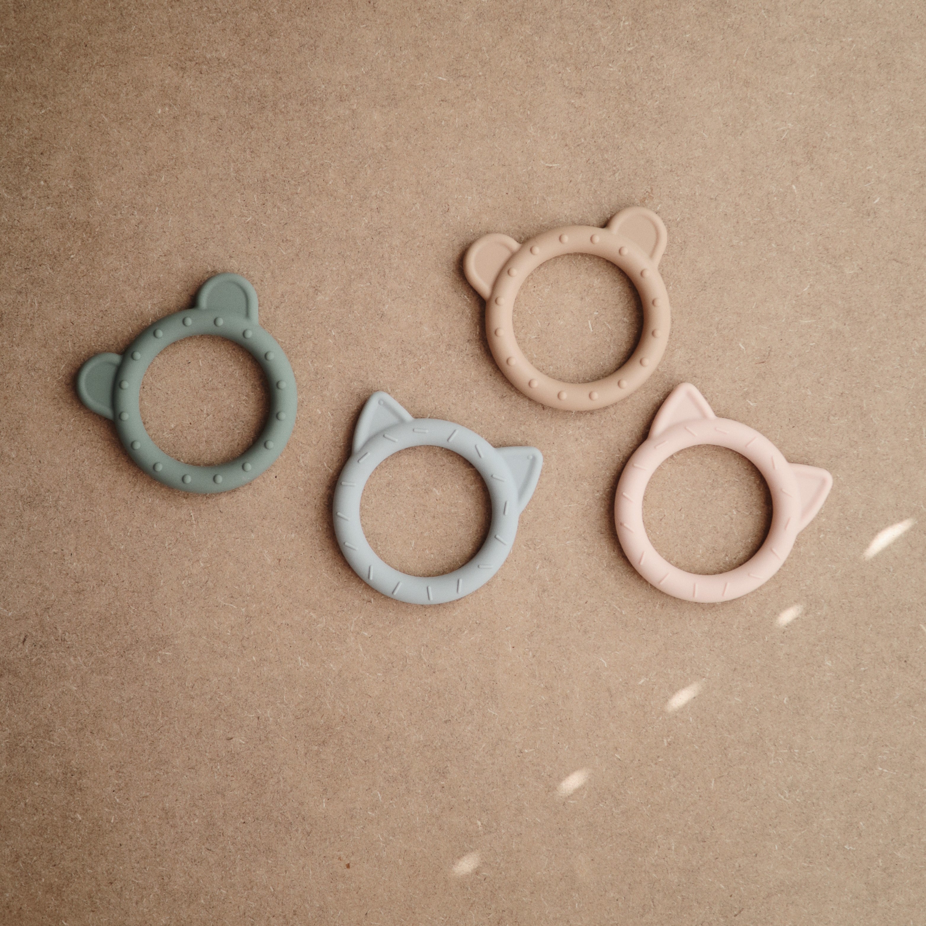 Cica rágóka - szürke színben - Pippadu