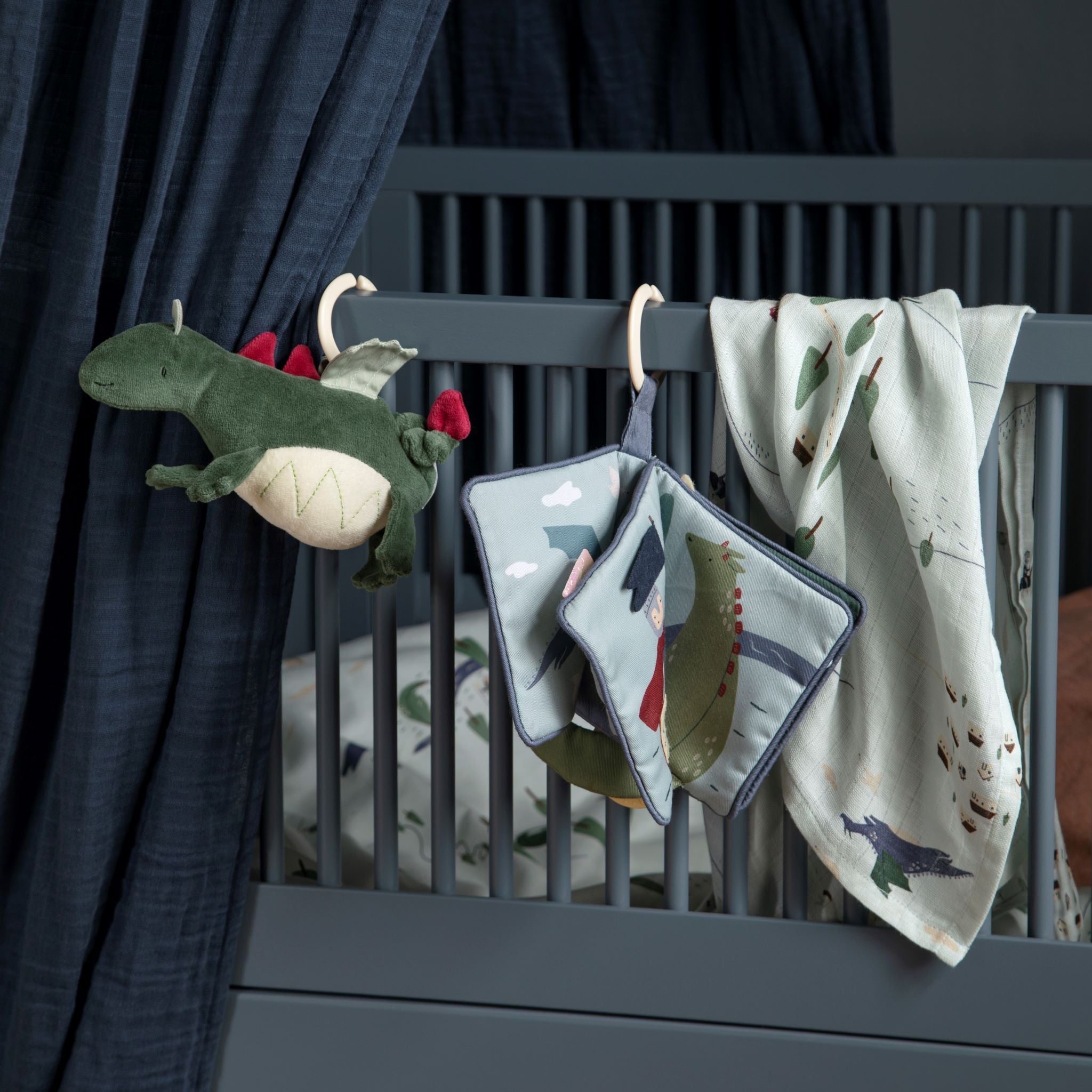 Sebra szöveg babakönyv sárkányokkal, lovagokkal újszülött kortól - készségfejlesztő játék a pippadunál