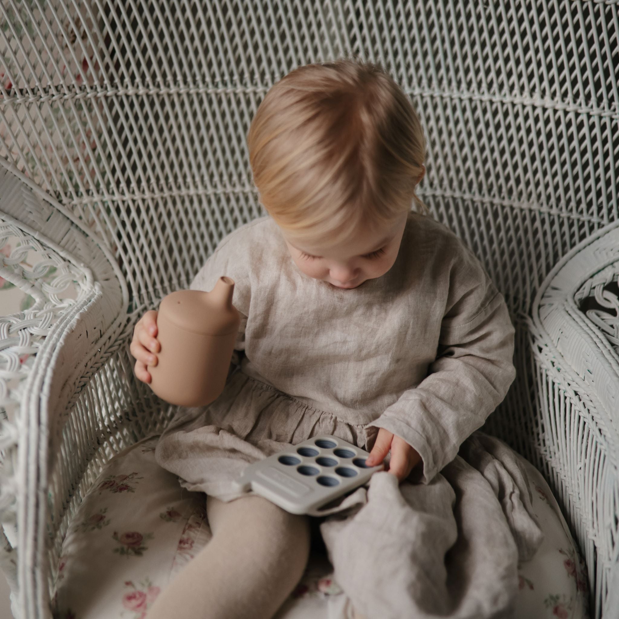 Pippadu szilikon itatópohár nárcisz színben