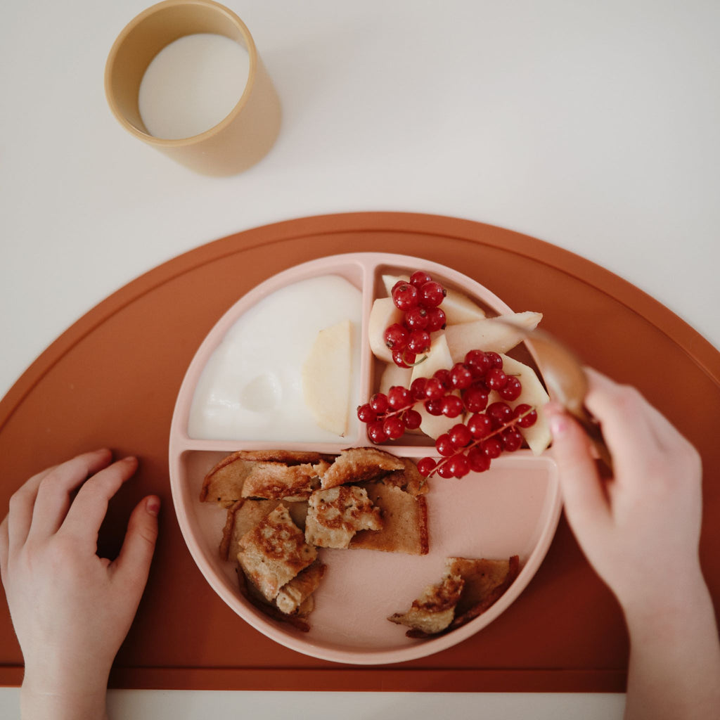 Csúszásmentes osztott tányér szilikon - gyerek étkészlet - mackó színben - pippadu