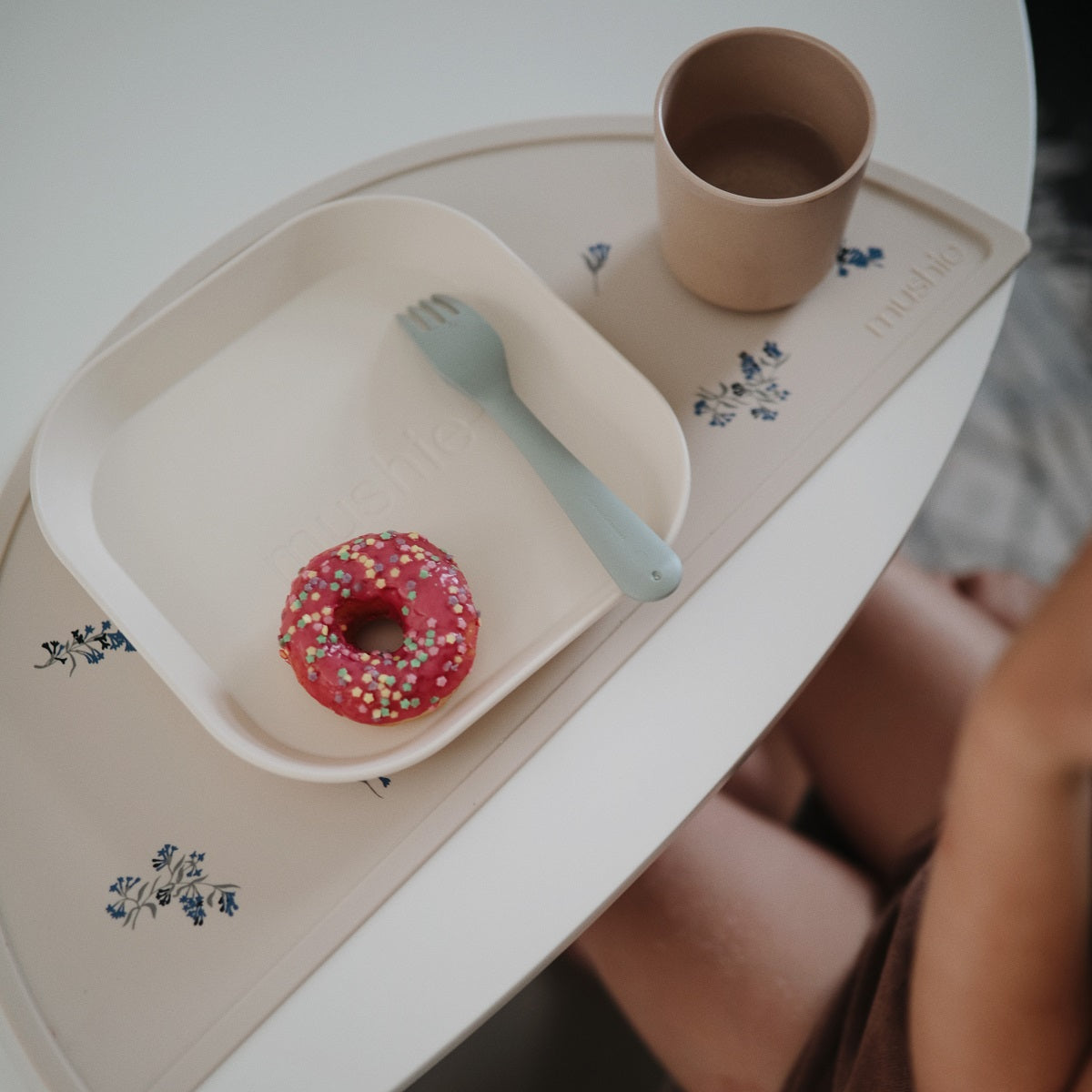 Szilikon tányéralátét - lila virágos - Pippadu