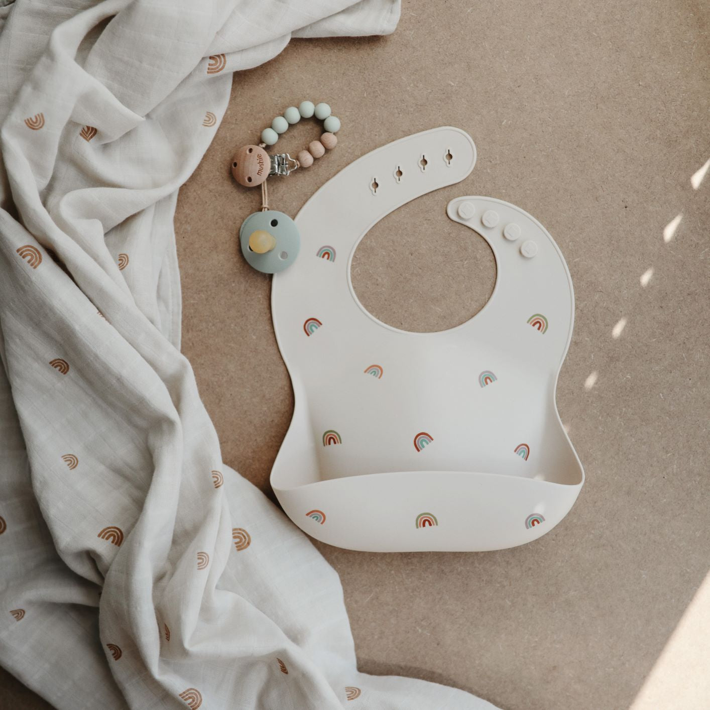 Mushie muszlin pólya szivárvány mintával a pippadunál - babatakaró - 100% pamut