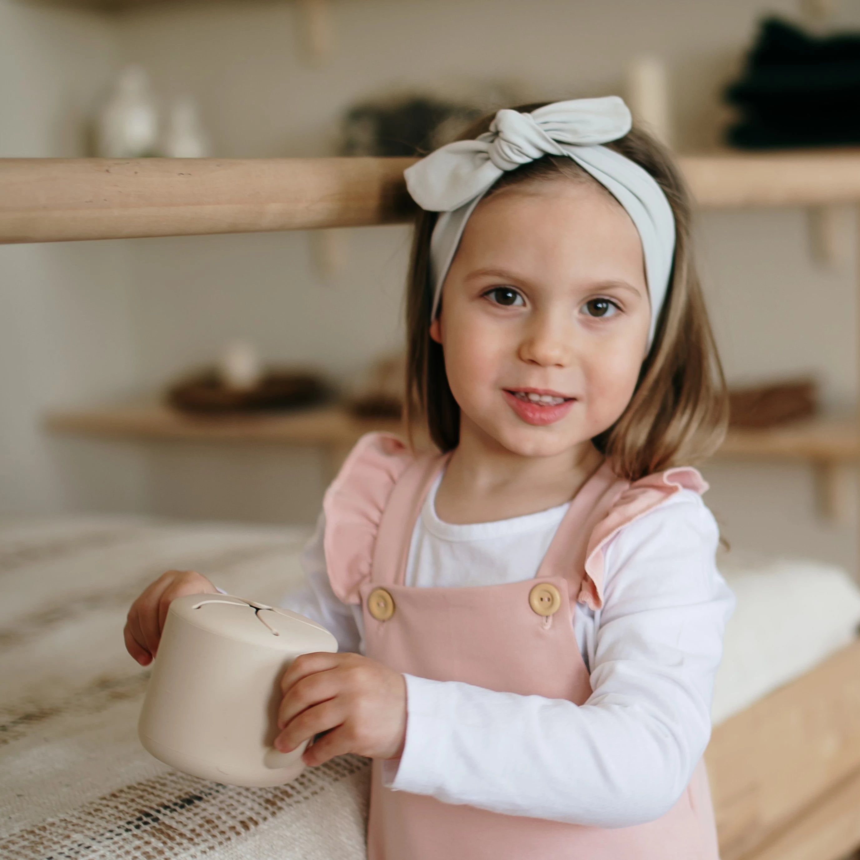 Szürke masnis hajpánt kicsiknek és nagyoknak - kézzel készült - pippadu - baba kiegészítő