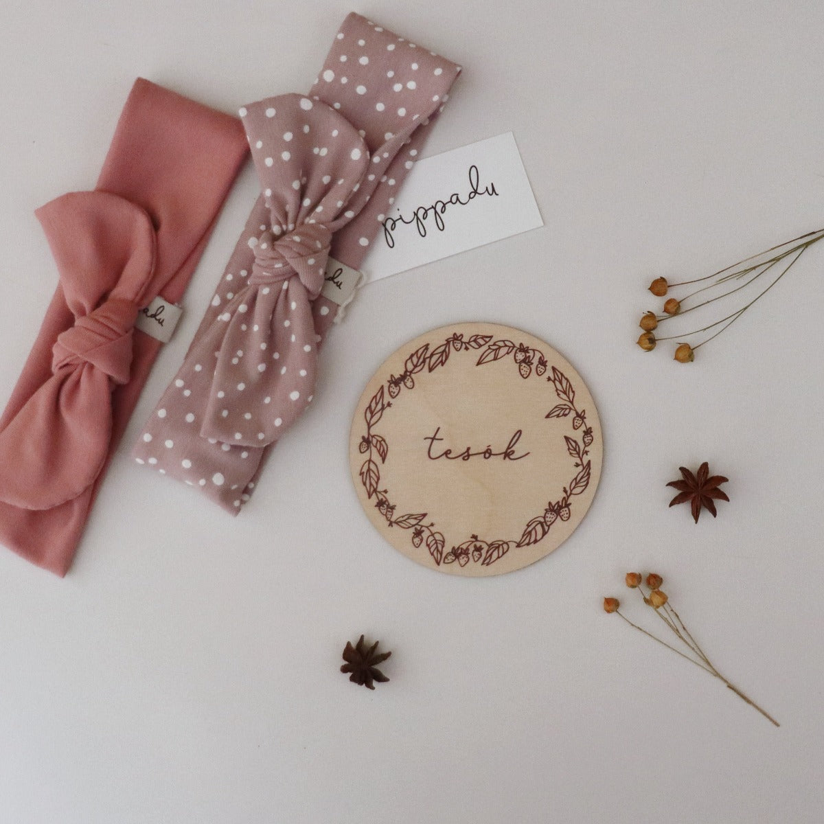 Babafotózási kellék fa korong - pippadu - "tesók" felirat