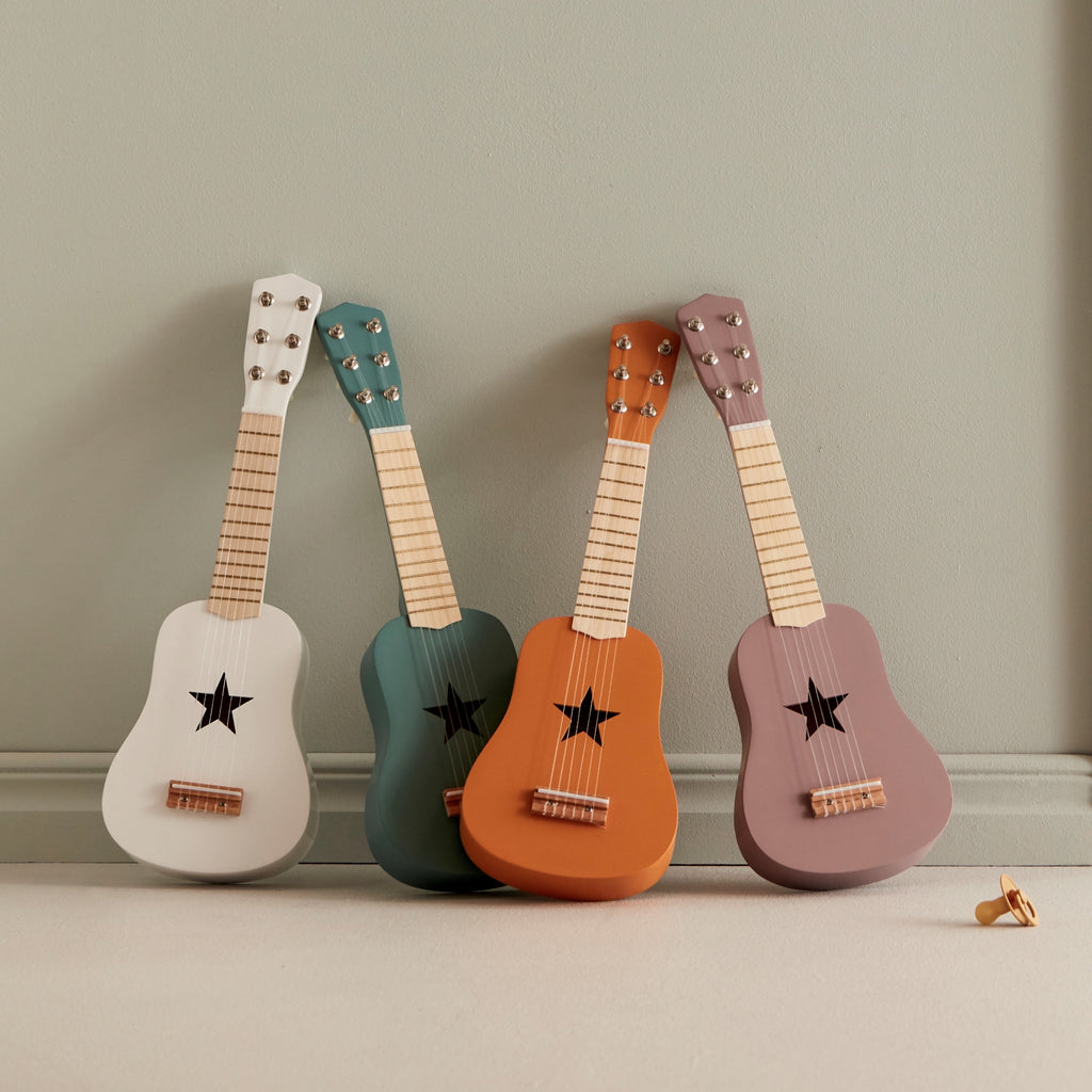 Gyerek játékhangszerek gitárok különböző színekben - pippadu - Kids Concept