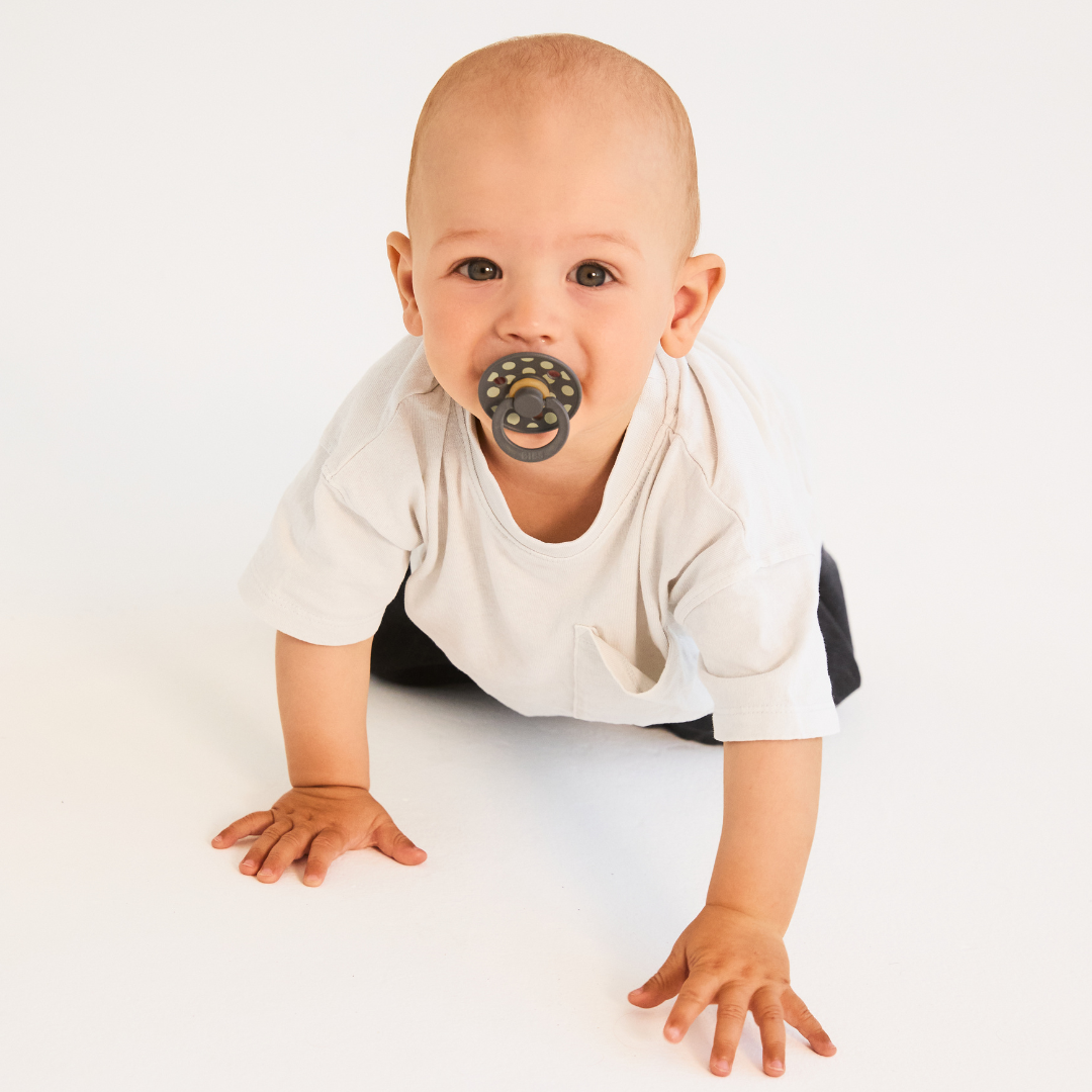 BIBS Studio pöttyös cumi