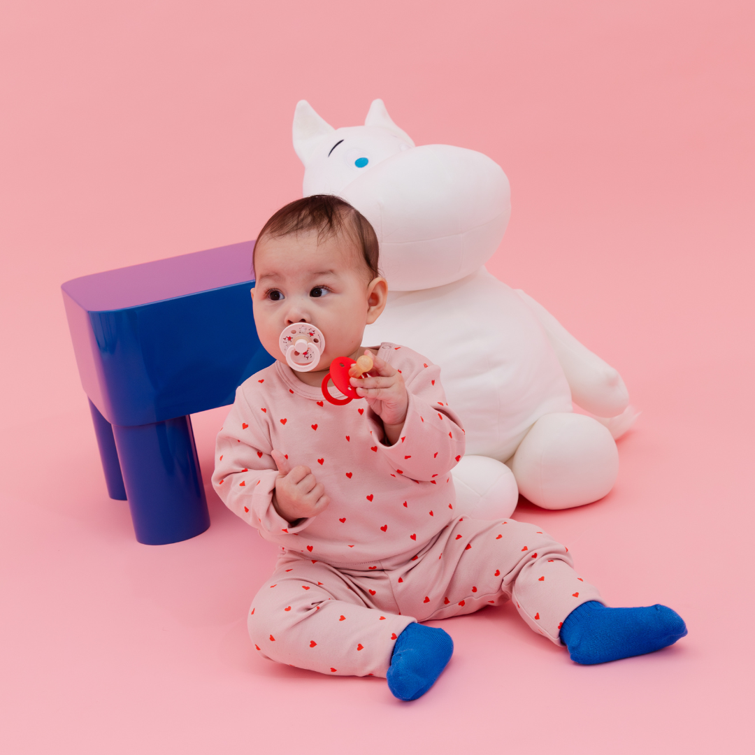 Kisbaba BIBS Mumin cumival, a babarózsaszín cumi az Álmodozás fantázianevet kapta