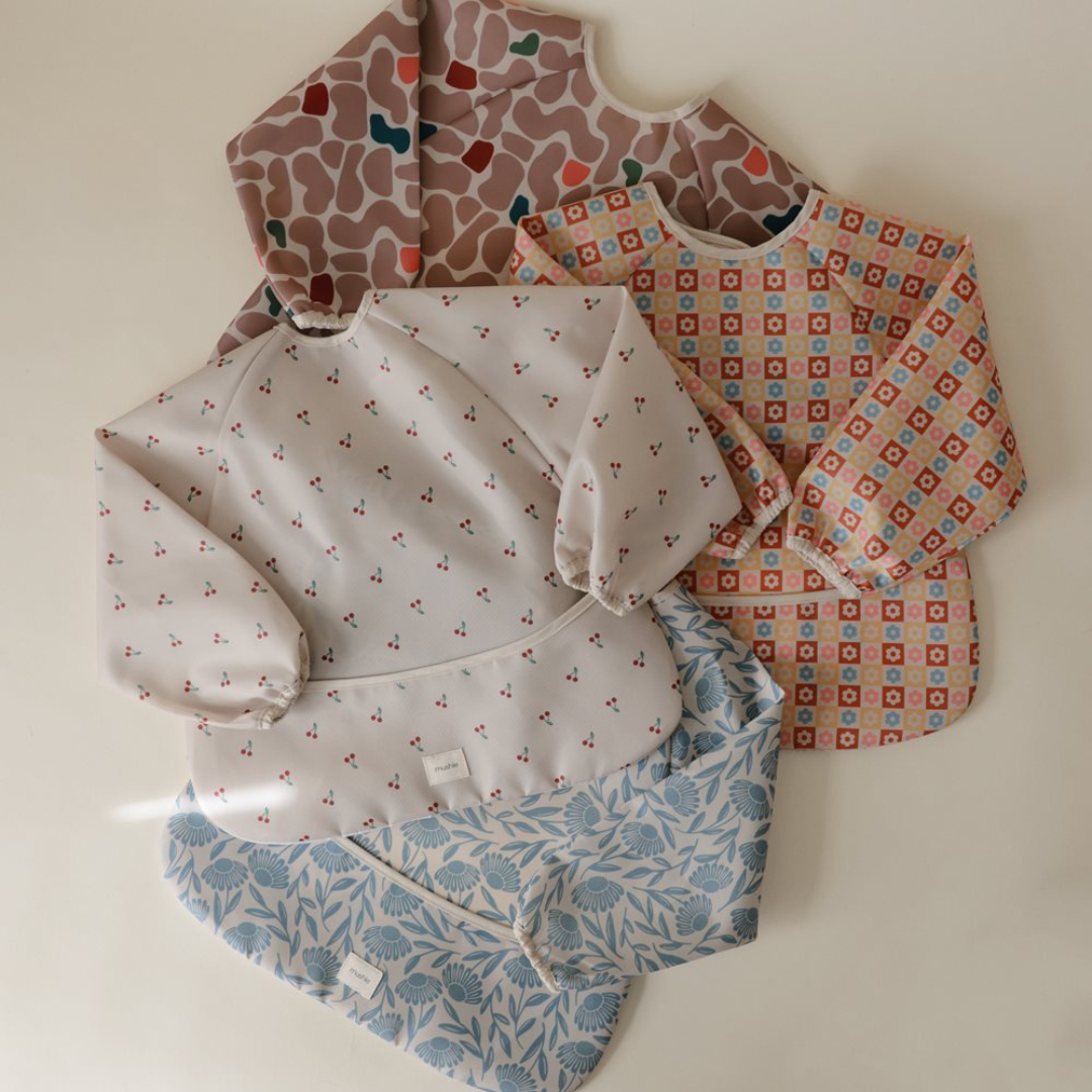 Belebújós előke - cseresznye mintával