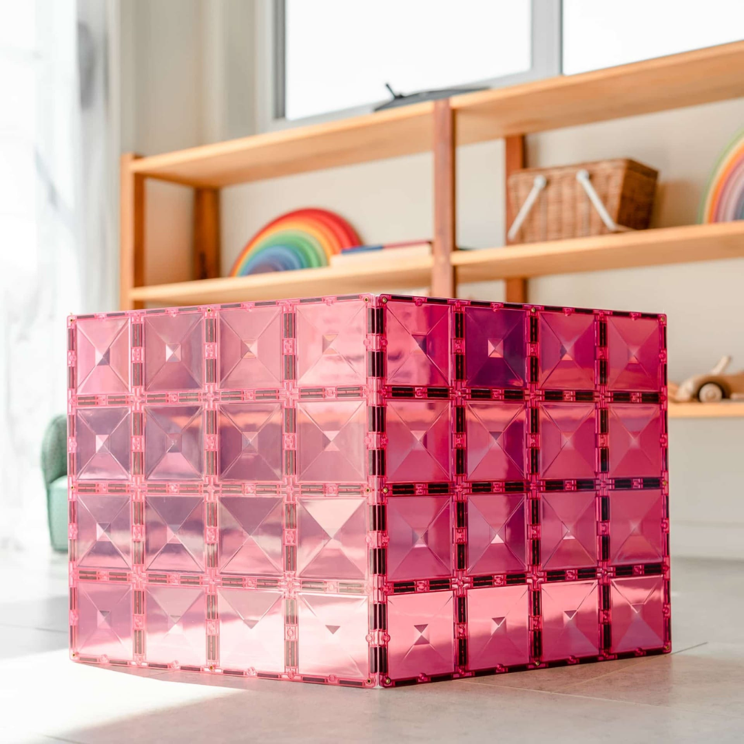 Két darab CONNETIX mágneses építőlap egymás mellett, Pink és Berry színben