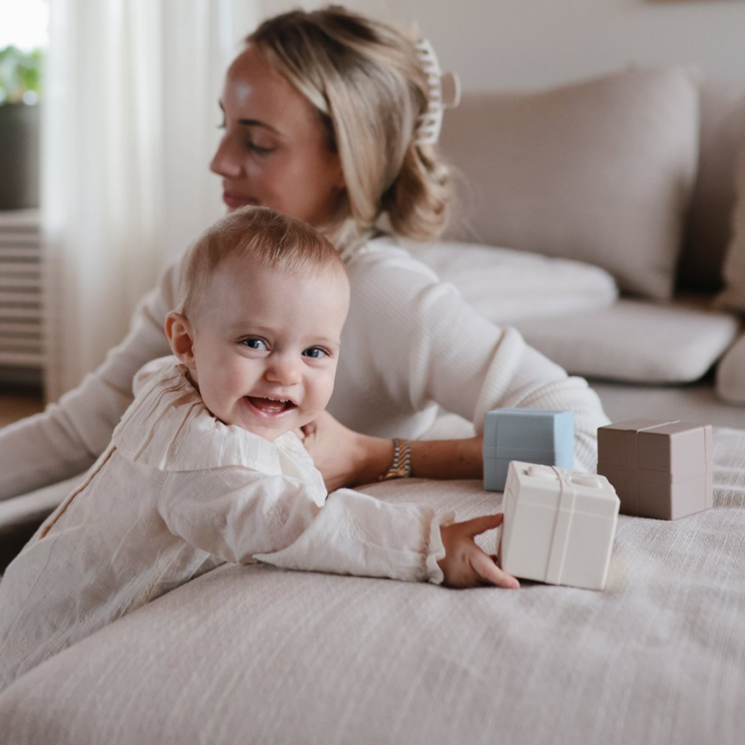 Ajándék formájú fürdőjáték gyerekeknek