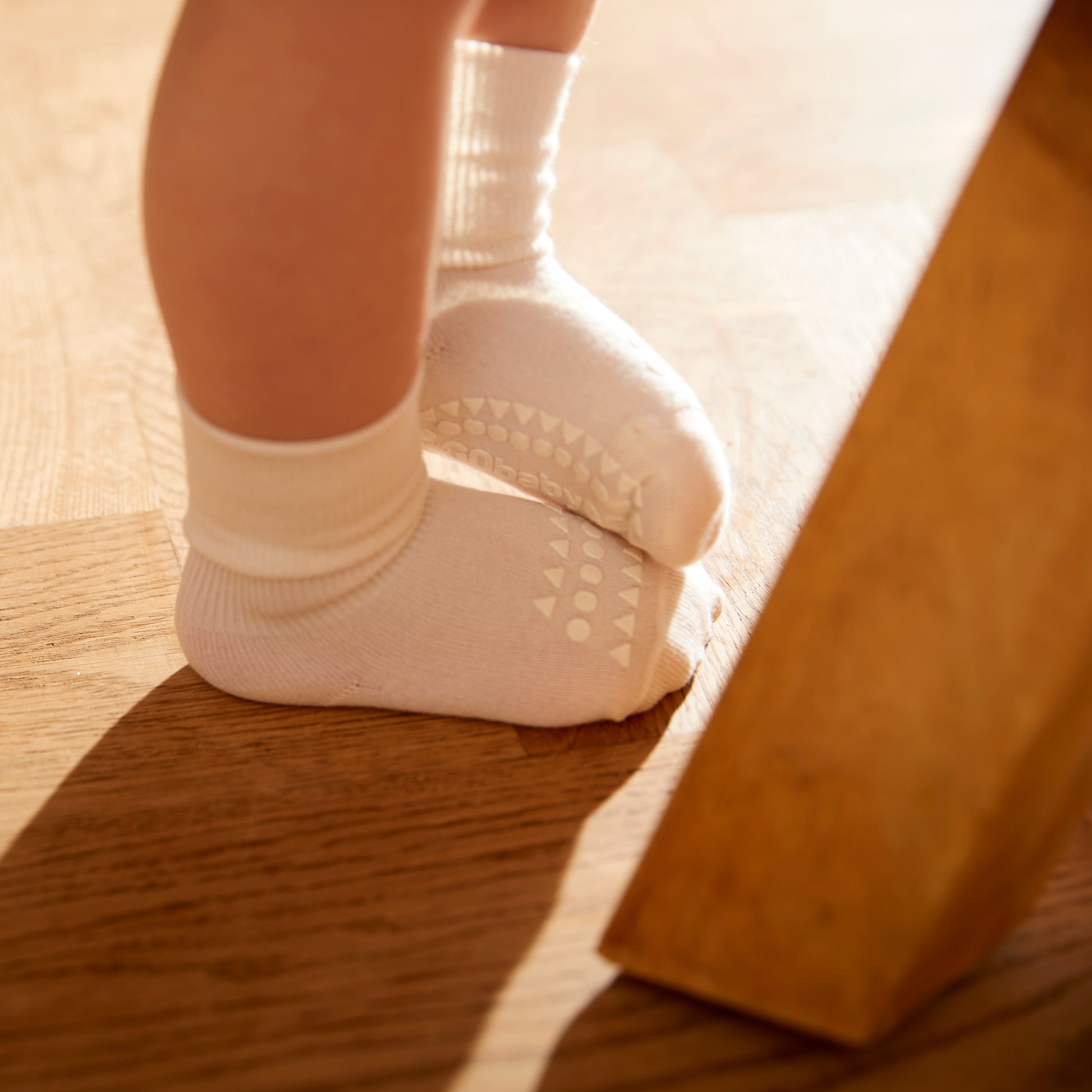 GoBabyGo csúszásgátlós baba zokni - krémfehér