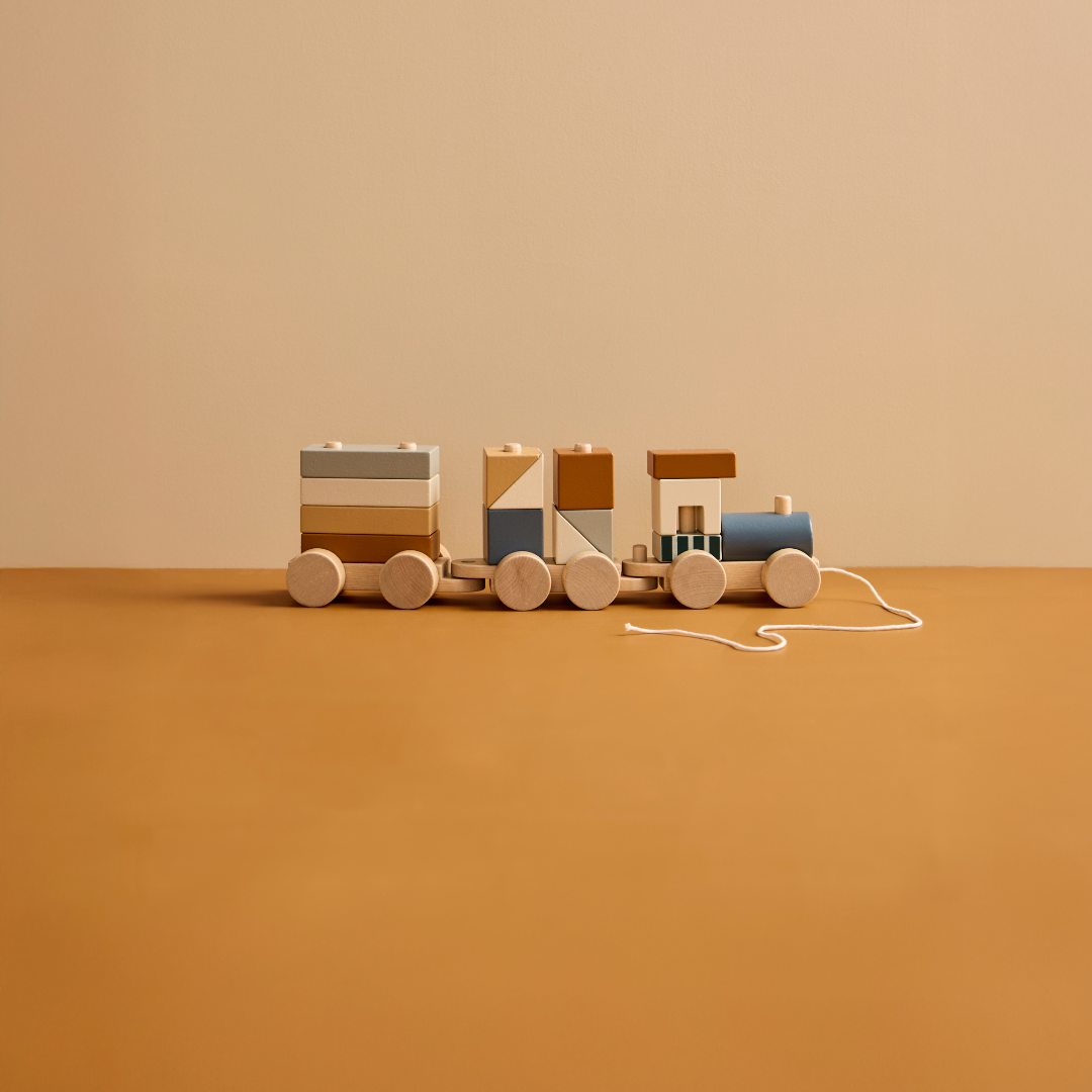 Fa vonat építő blokokkal (barna)