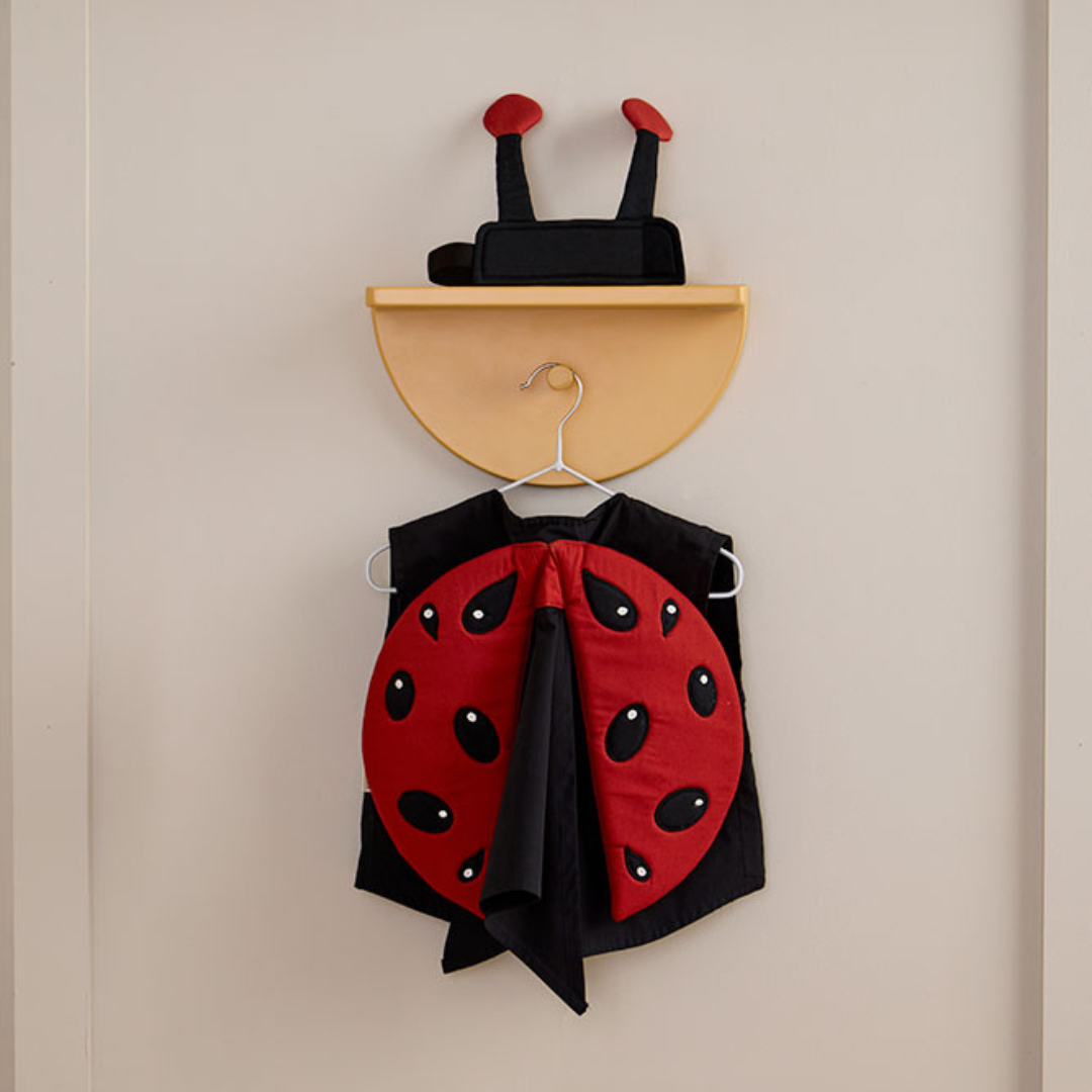 Gyerek katica jelmez piros pöttyös szárnyakkal és antennás fejpánttal