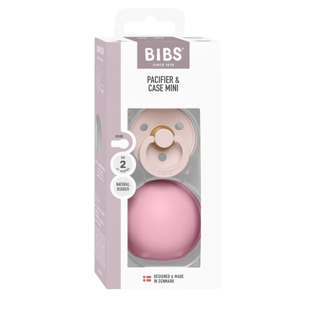 BIBS Colour 2-es méretű (6+ hó) natúr kaucsuk cumi és babarózsaszín mini cumitartó csomagolása