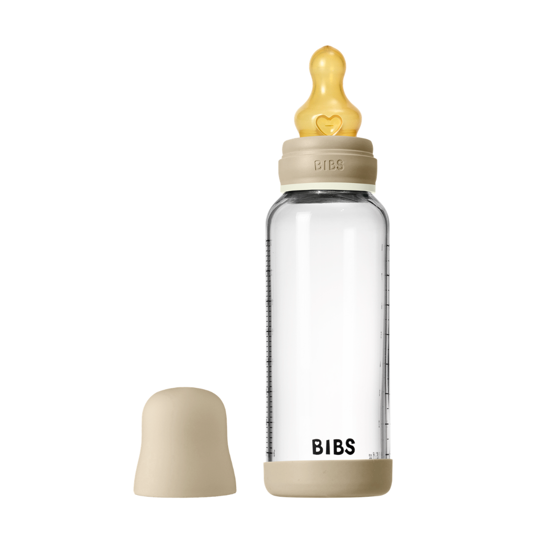 BIBS üveg cumisüvegszett (esti vanília) - 240 ml - latex – összeállított cumisüveg, a védőkupak mellette