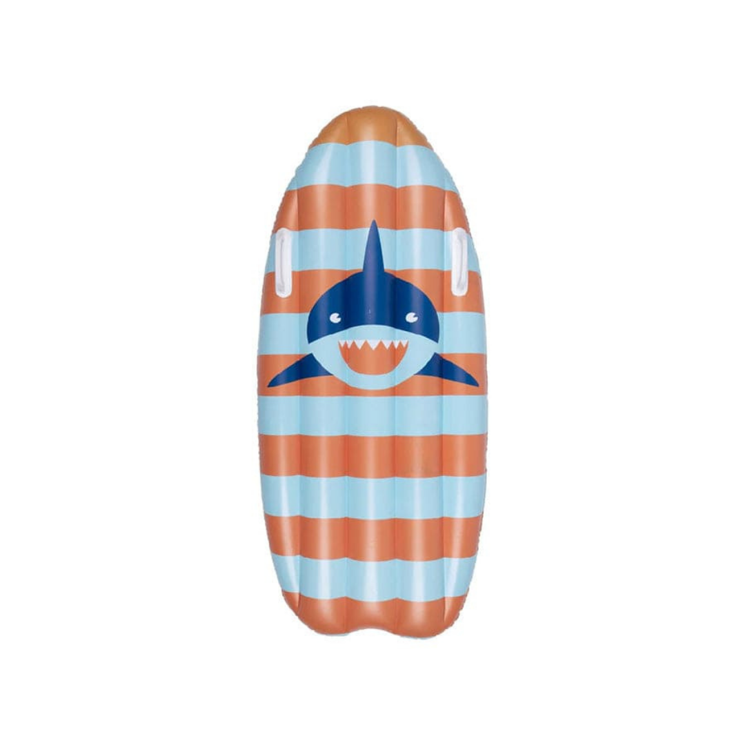 Közelkép a Swim Essentials trópusi cápás szörfdeszkáról a két fehér kapaszkodóval.