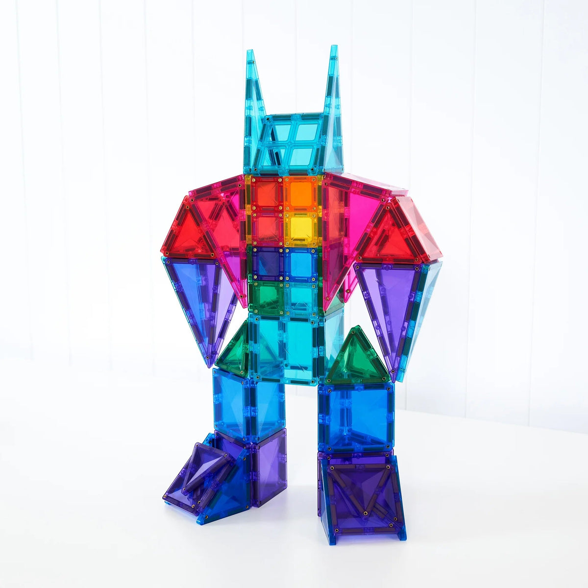 Robot a CONNETIX élénk színű mágneses elemeiből