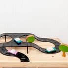 CONNETIX fekete autópálya felüljárókkal, autókkal