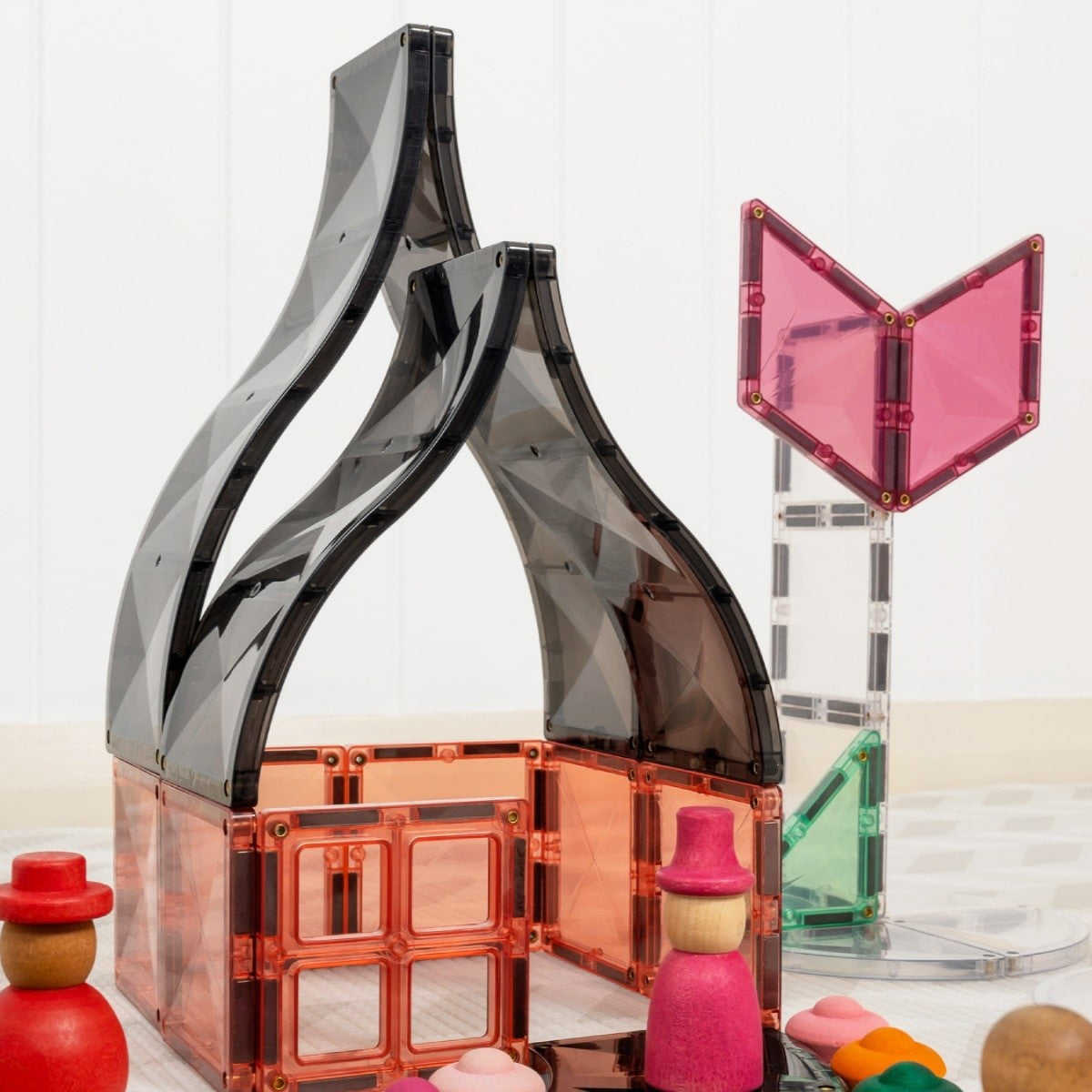 CONNETIX mágneses építőjáték inspirációs építmény színes elemekből és rámpákból