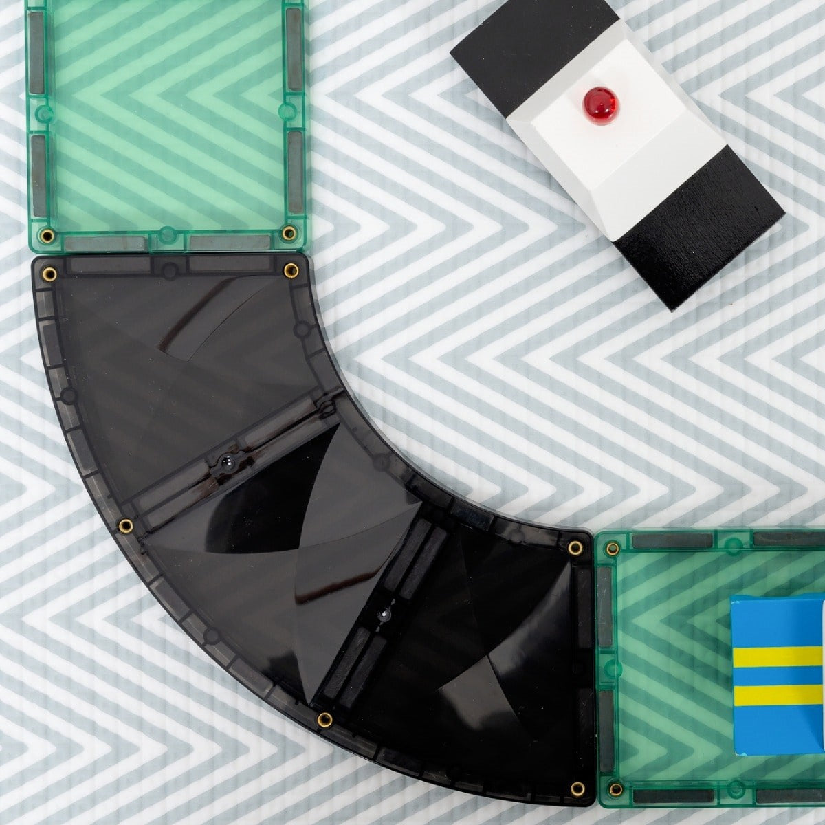 CONNETIX útépítés fekete mágneses elemekkel, rámpákkal, kanyarokkal