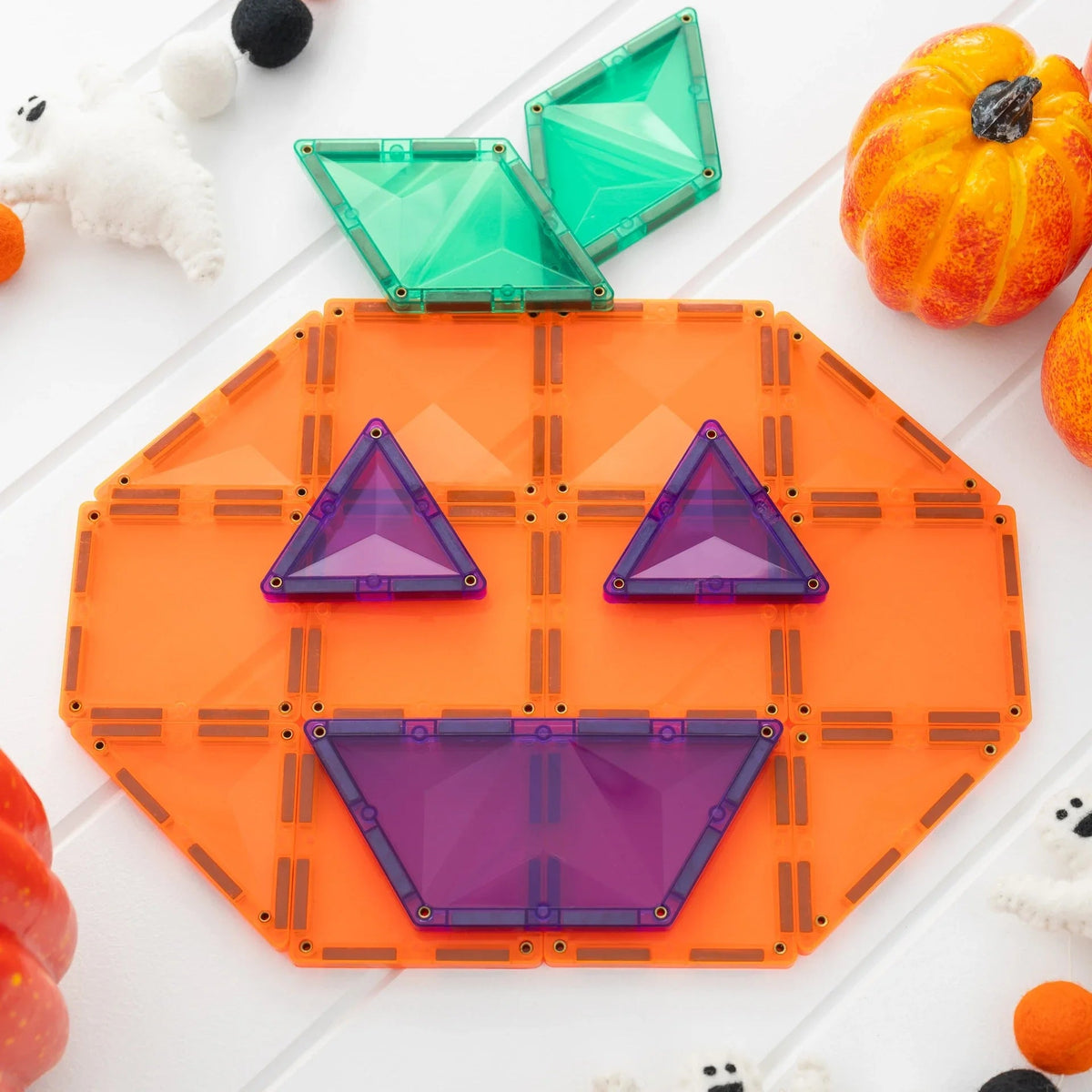Vigyorgó tök a CONNETIX Halloween Pumpkin Pack mágneses elemeiből