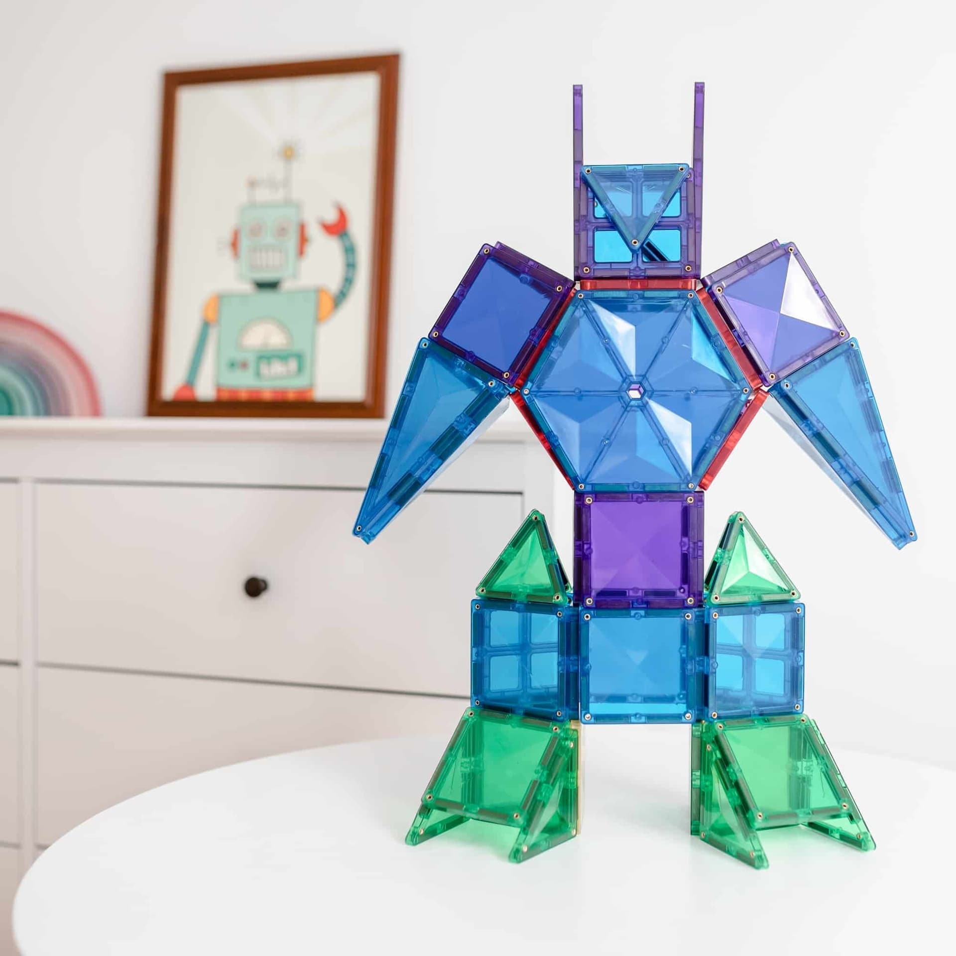 Robot építmény a CONNETIX mágneses építőjáték szivárvány színű elemeiből