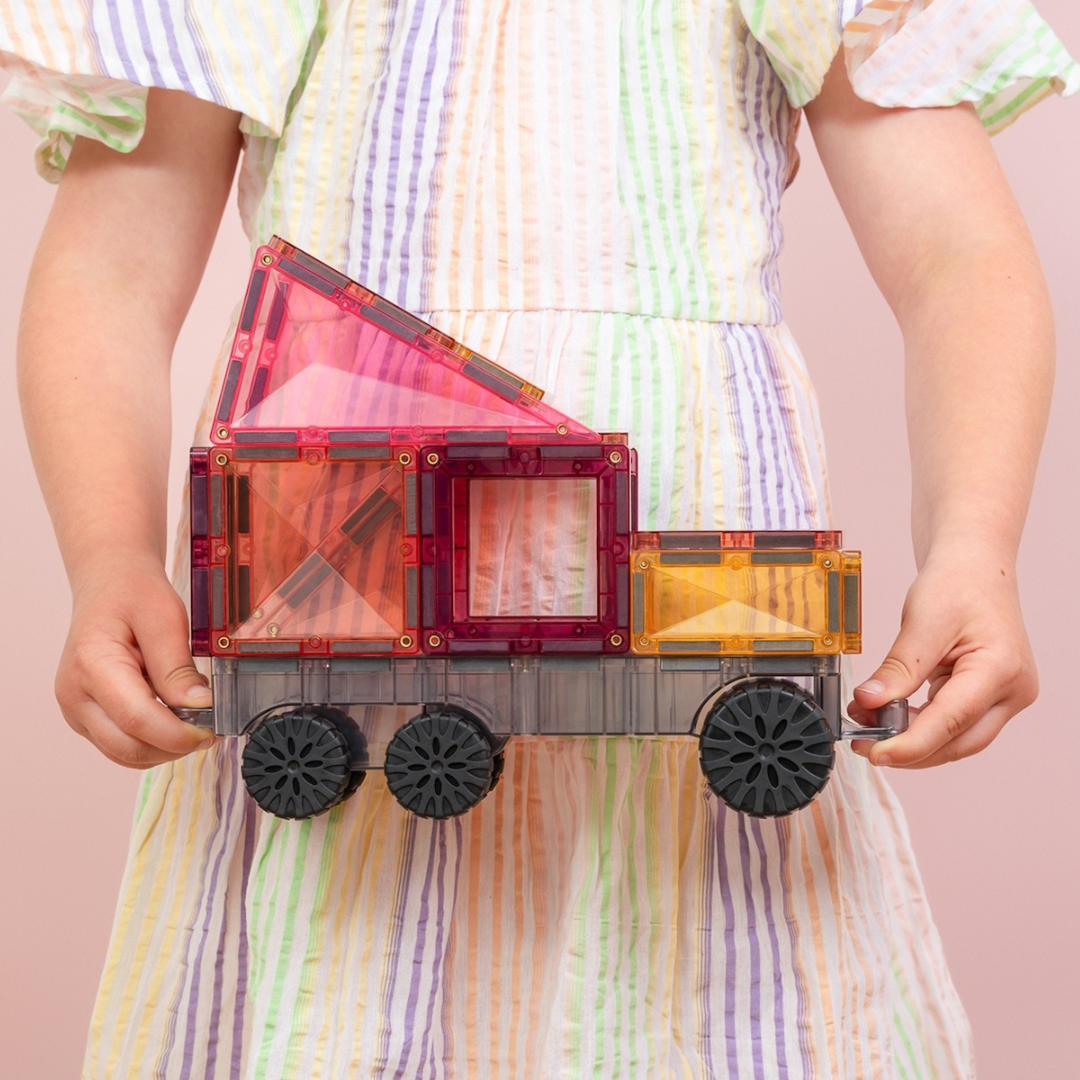 Felépített járművek a CONNETIX mágneses építőjáték pasztell Transport Pack elemeiből