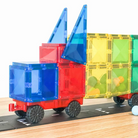 Színes szerkezet építmény a CONNETIX Rainbow Motion Pack elemeiből