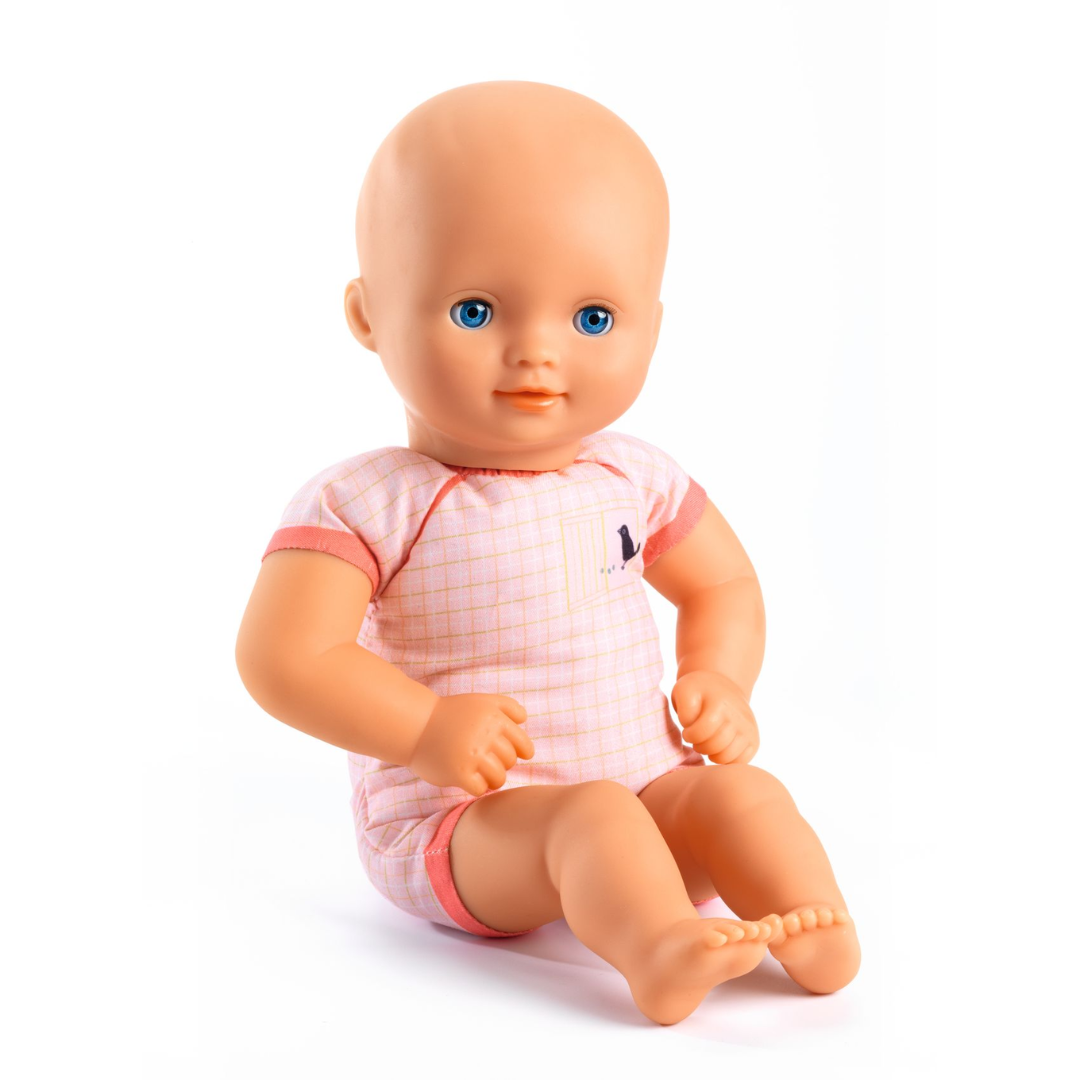 Djeco könnyen mosható játékbaba alvós szemekkel - Lila Dália, 32 cm - Dalhia Purple
