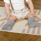 Csúszásgátlós bambusz babazokni szürke színben