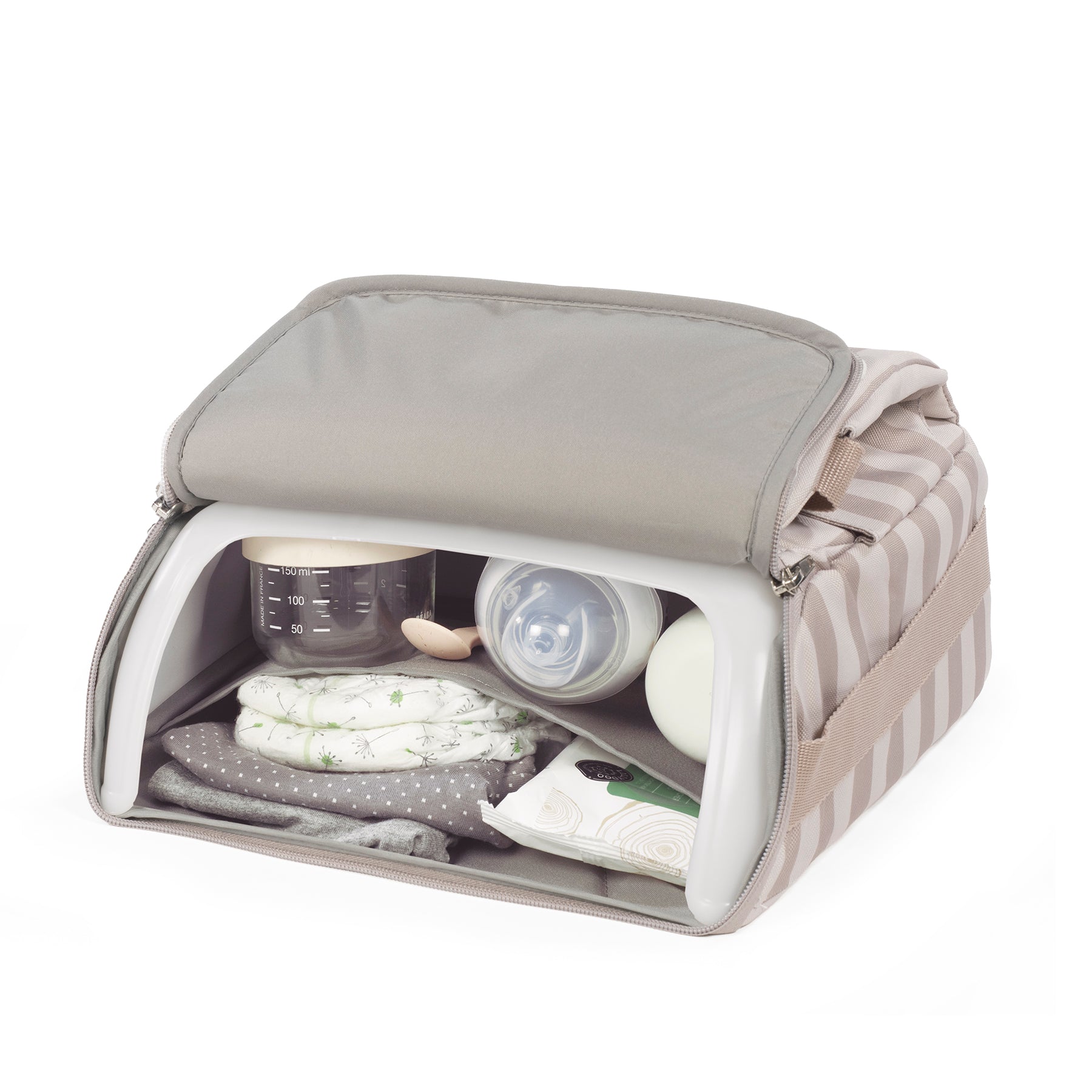 Táska és hordozható székmagasító egyben: könnyen tisztítható, egyszerűen felszerelhető