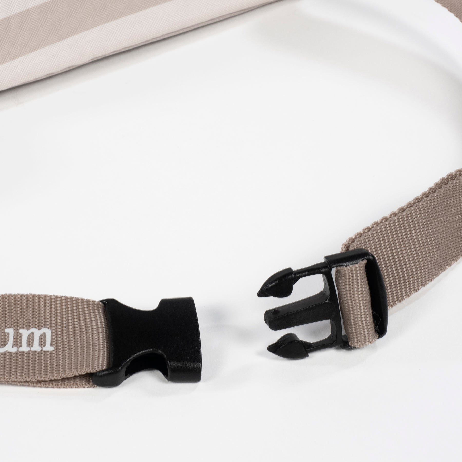 Hordozható textil székmagasító praktikus rögzítésekkel