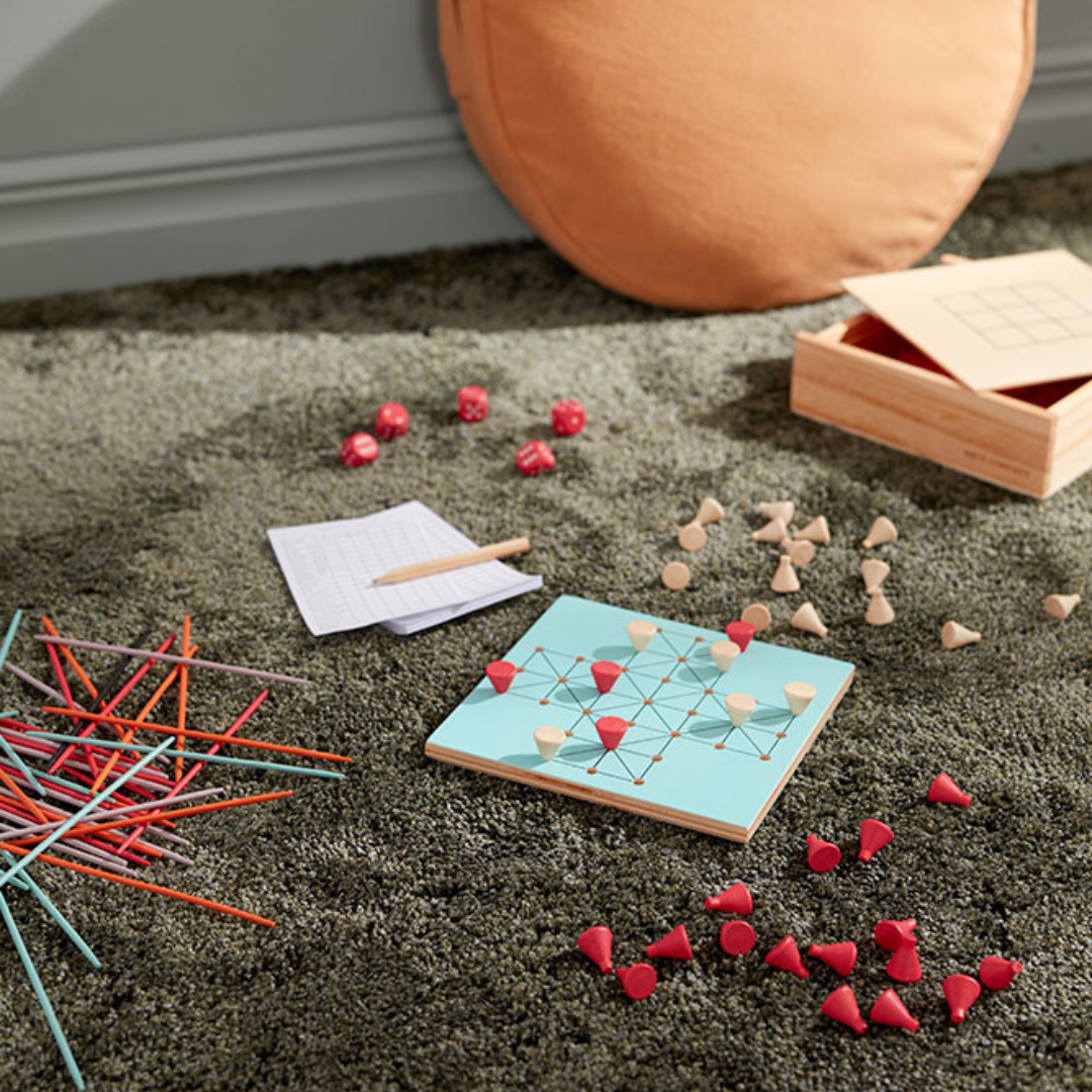 Kockapóker, malom, a róka és liba társasjáték