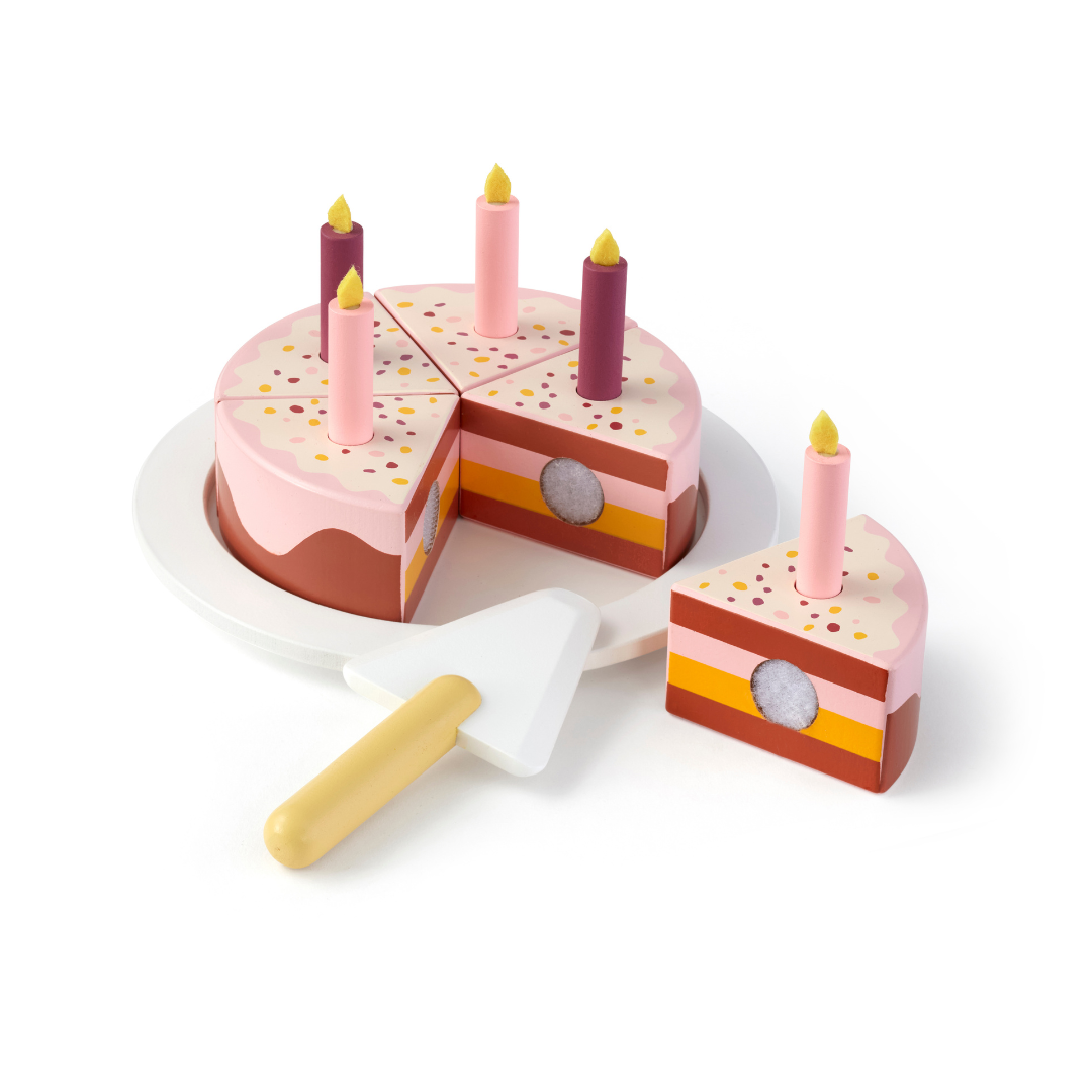 Színes fa játéktorta szett szeletelhető tépőzáras szeletekkel, fa tálaló tányérral és spatulával