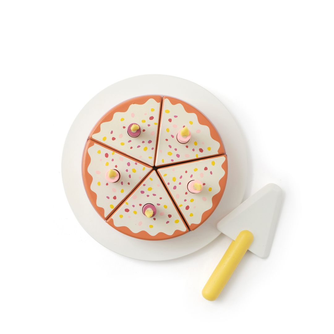 Színes fa játéktorta szett szeletelhető tépőzáras szeletekkel, fa tálaló tányérral és spatulával