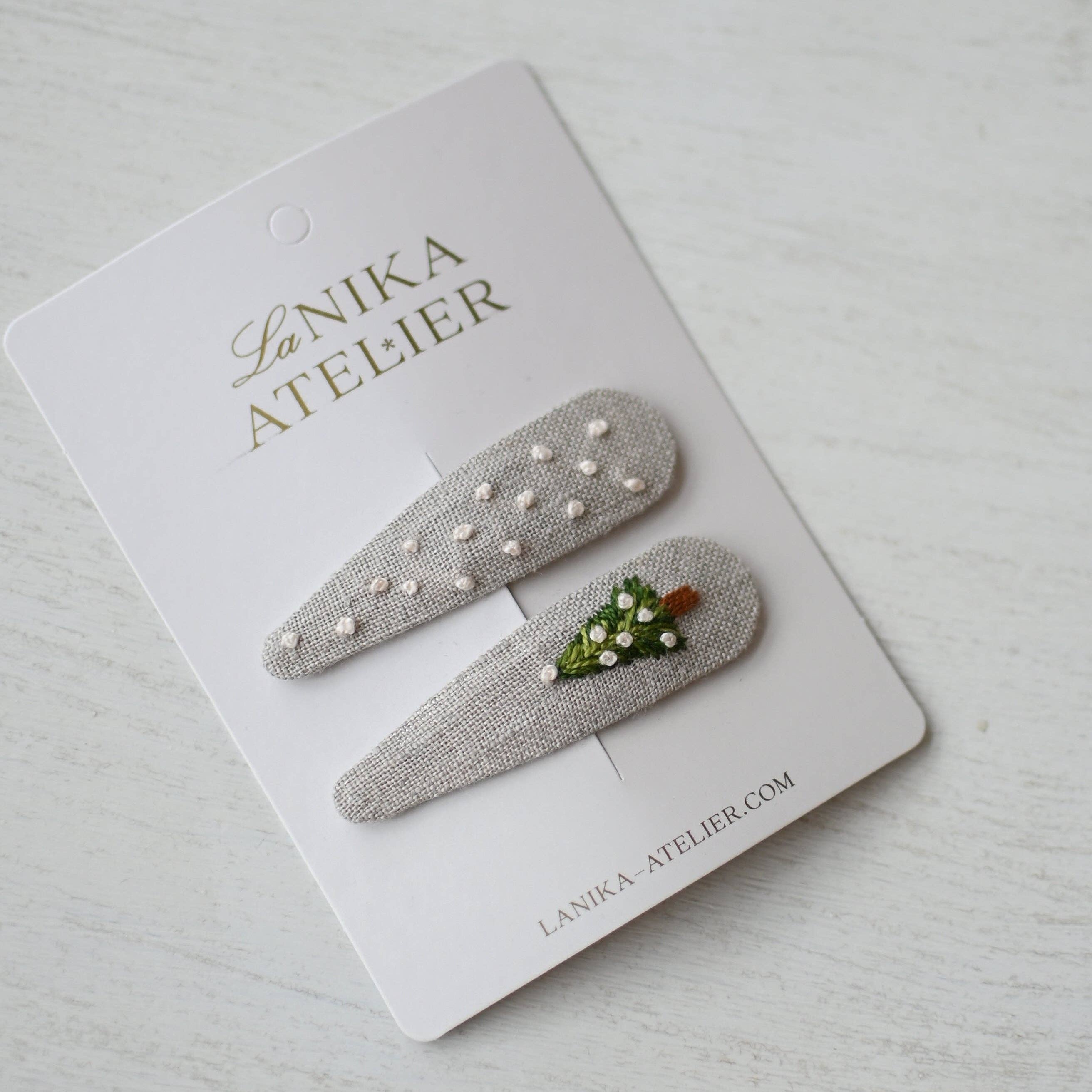 Lanika Atelier karácsonyi mintás hajcsat karácsonyfa és pöttyös mintával kézzel hímzett