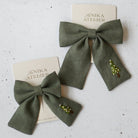 Közepes és nagy méretű zöld karácsonyi hajcsat erős krokodilcsaton