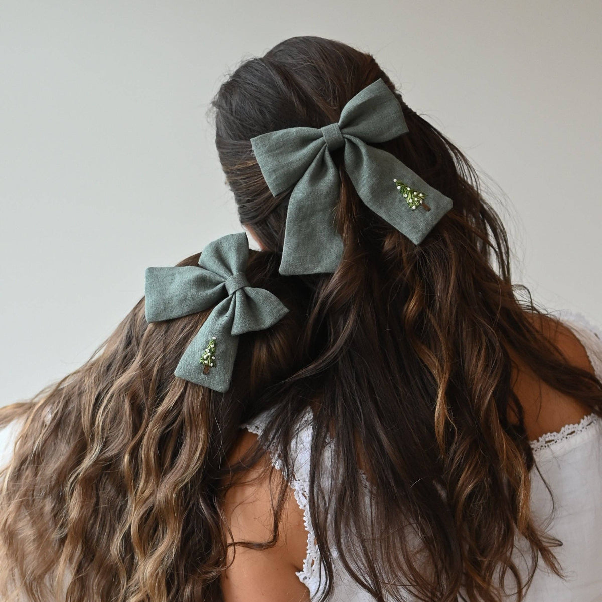 Karácsonyi hangulatú anya-lánya fotó Lanika Atelier hajcsatokkal