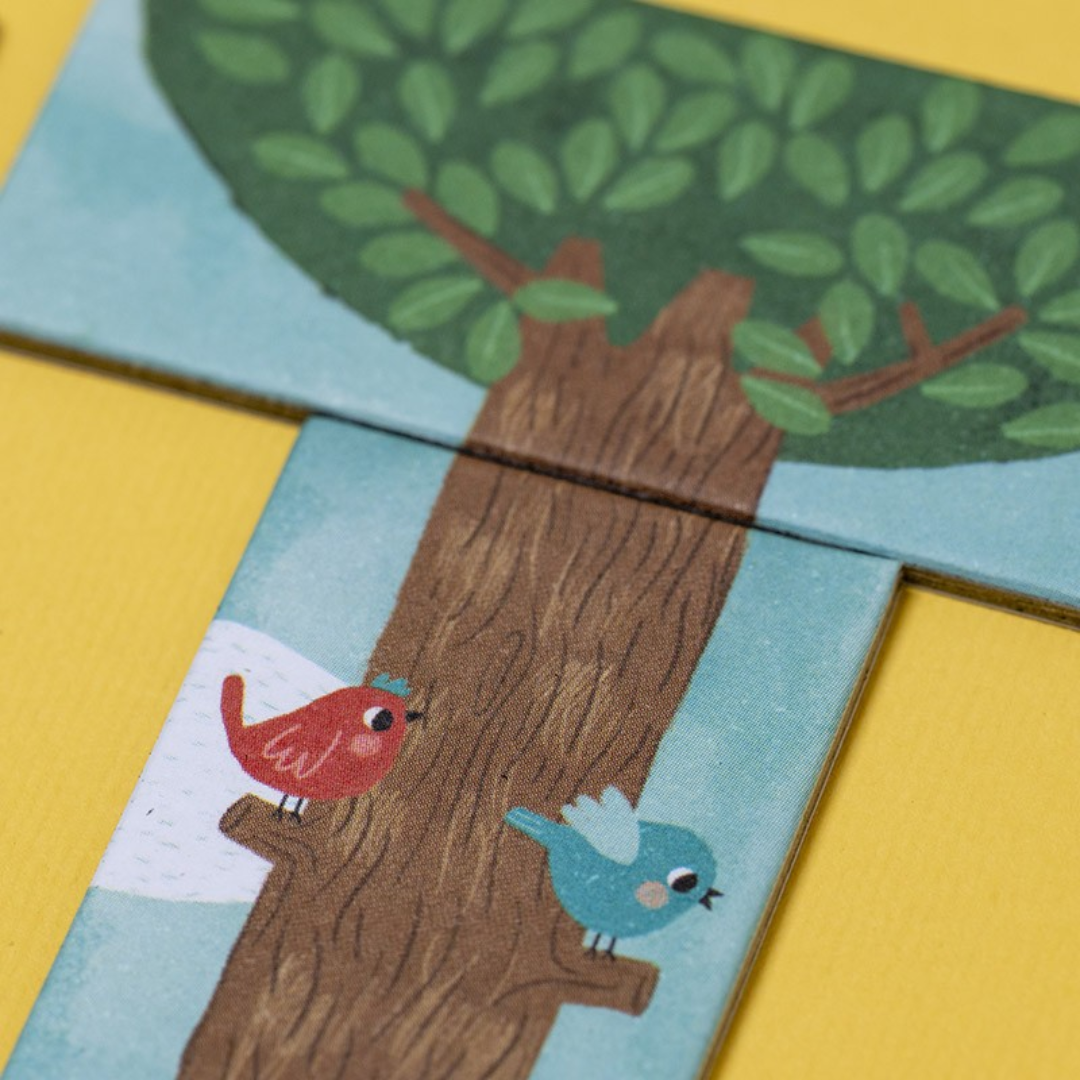 Londji Csip, csip mini társasjáték részlet – fatörzs és madár illusztráció