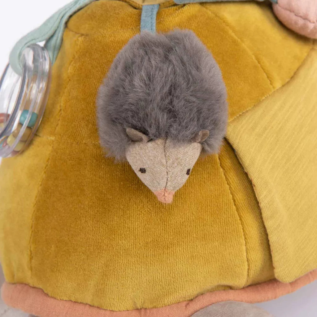 Moulin Roty teknős plüss sünis csörgő részlet