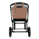 Pasito a Pasito Icon S prémium karamell táska a babakocsira rögzítve
