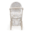 Őz és erdei mintás játék babakocsi, klasszikus stílusú, lehajtható kupolával és hozzá illő, fodros válltáskával