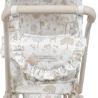 Vintage játék babakocsi hozzá illő, fodros válltáskával - ajándék kislányoknak