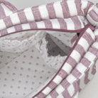 Ebben a pelenkázó táskában külön zseb van a kulacsnak, cumisüvegnek a táska belső oldalában